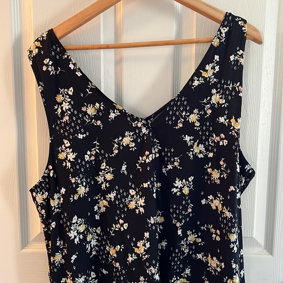 Floral black top - Picture 5 of 6